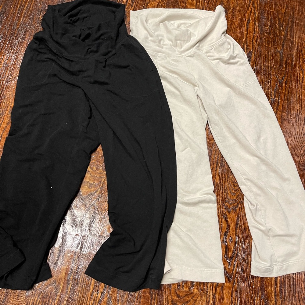 Super soft maternity sweats. Old Navy. Size L. Not sold separately.